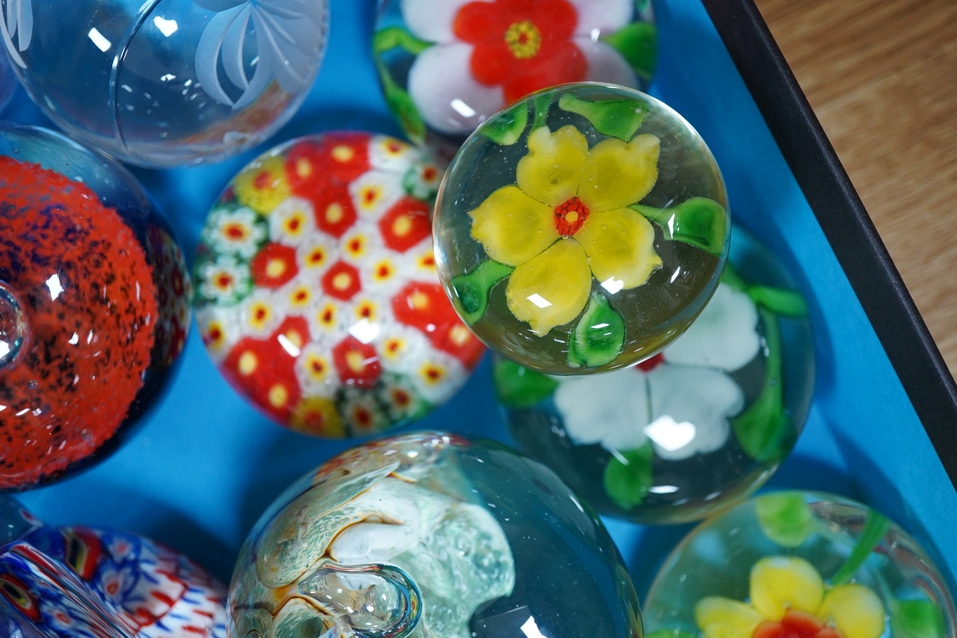 A large collection of 20th century glass paperweights (35)